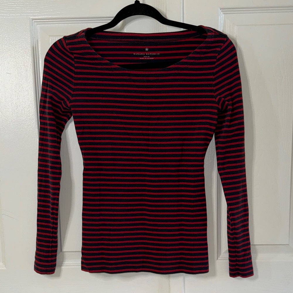 NWOT Banana Republic Striped Long-Sleeve Scoop Neck Top in Red and Navy